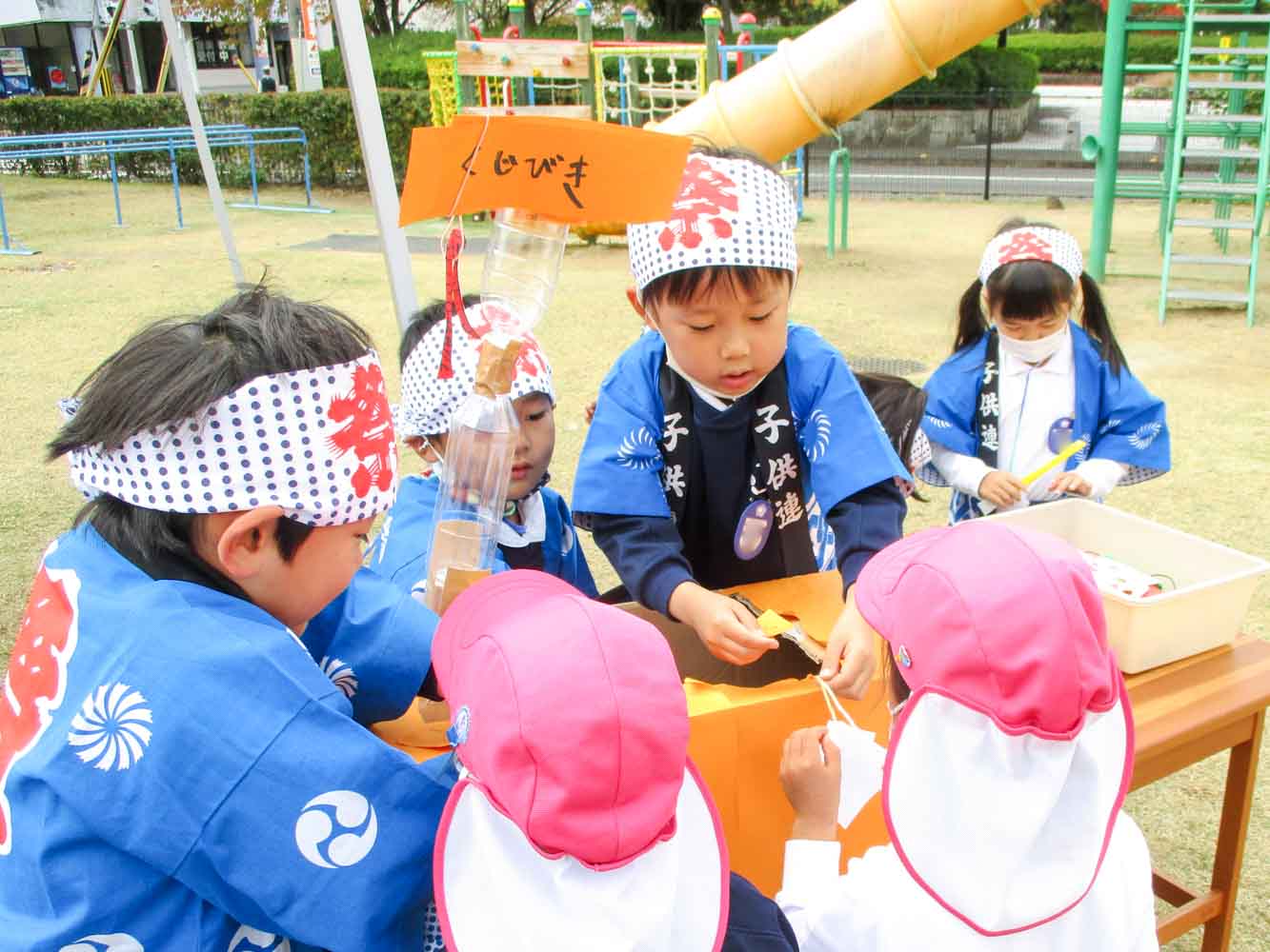 園児たちが遊びを楽しむ様子